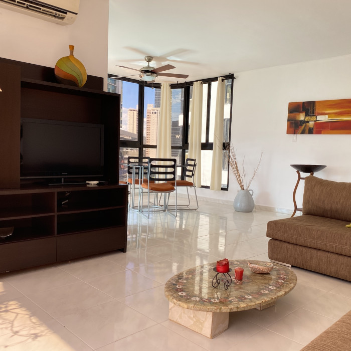 Cozy 1 bedroom apartment for rent located on Avenida Balboa